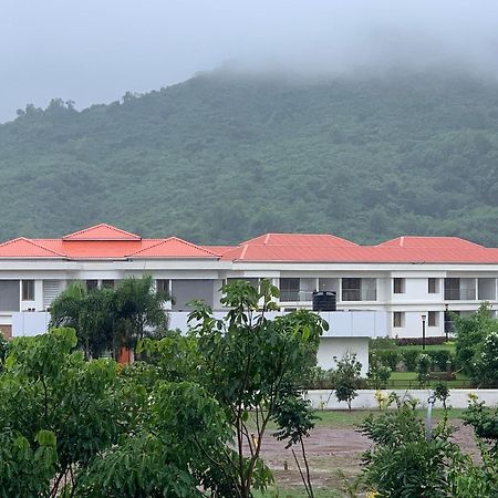 Mizzle Exotica Lonavala Apartment Екстериор снимка