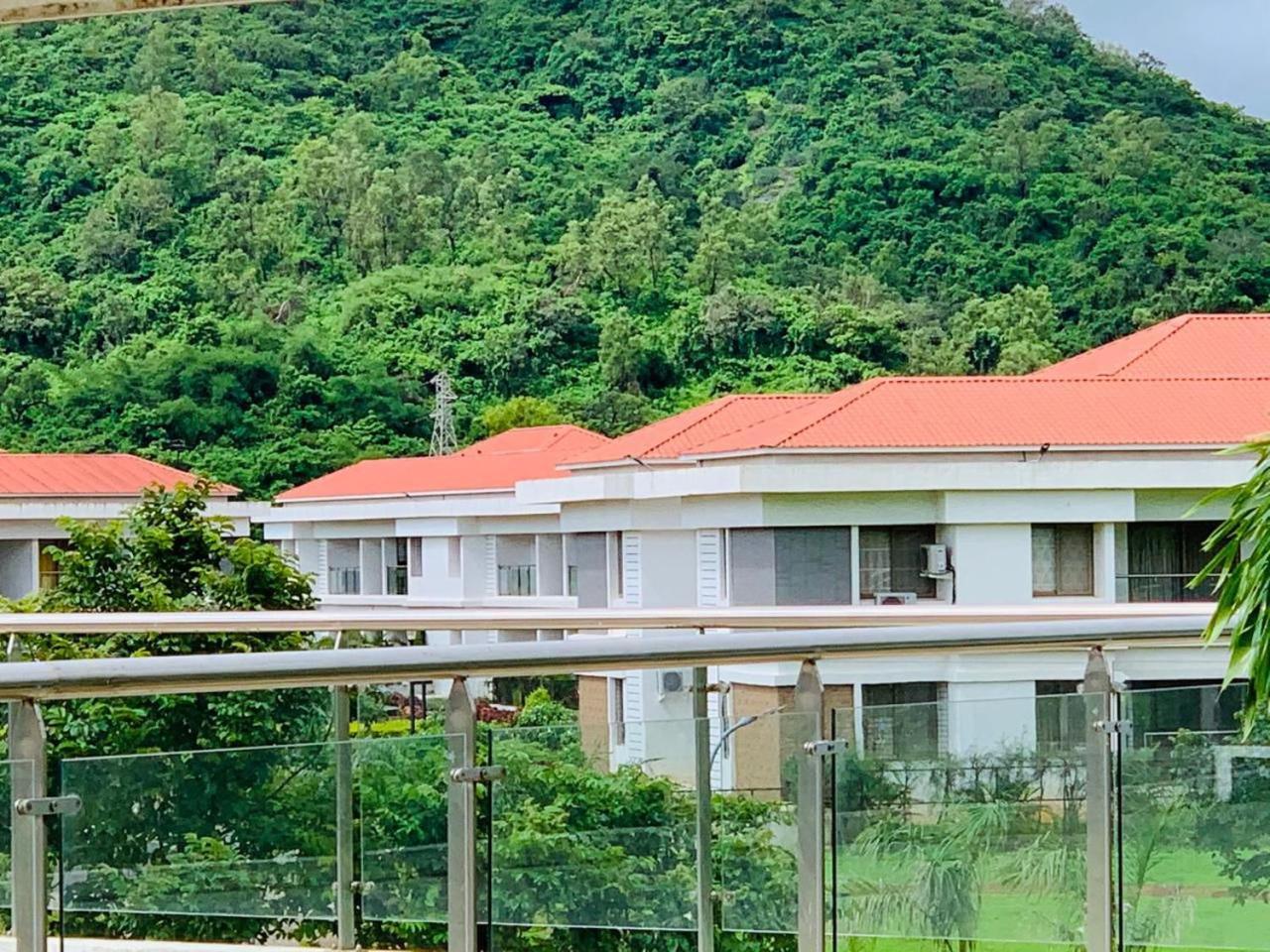 Mizzle Exotica Lonavala Apartment Екстериор снимка