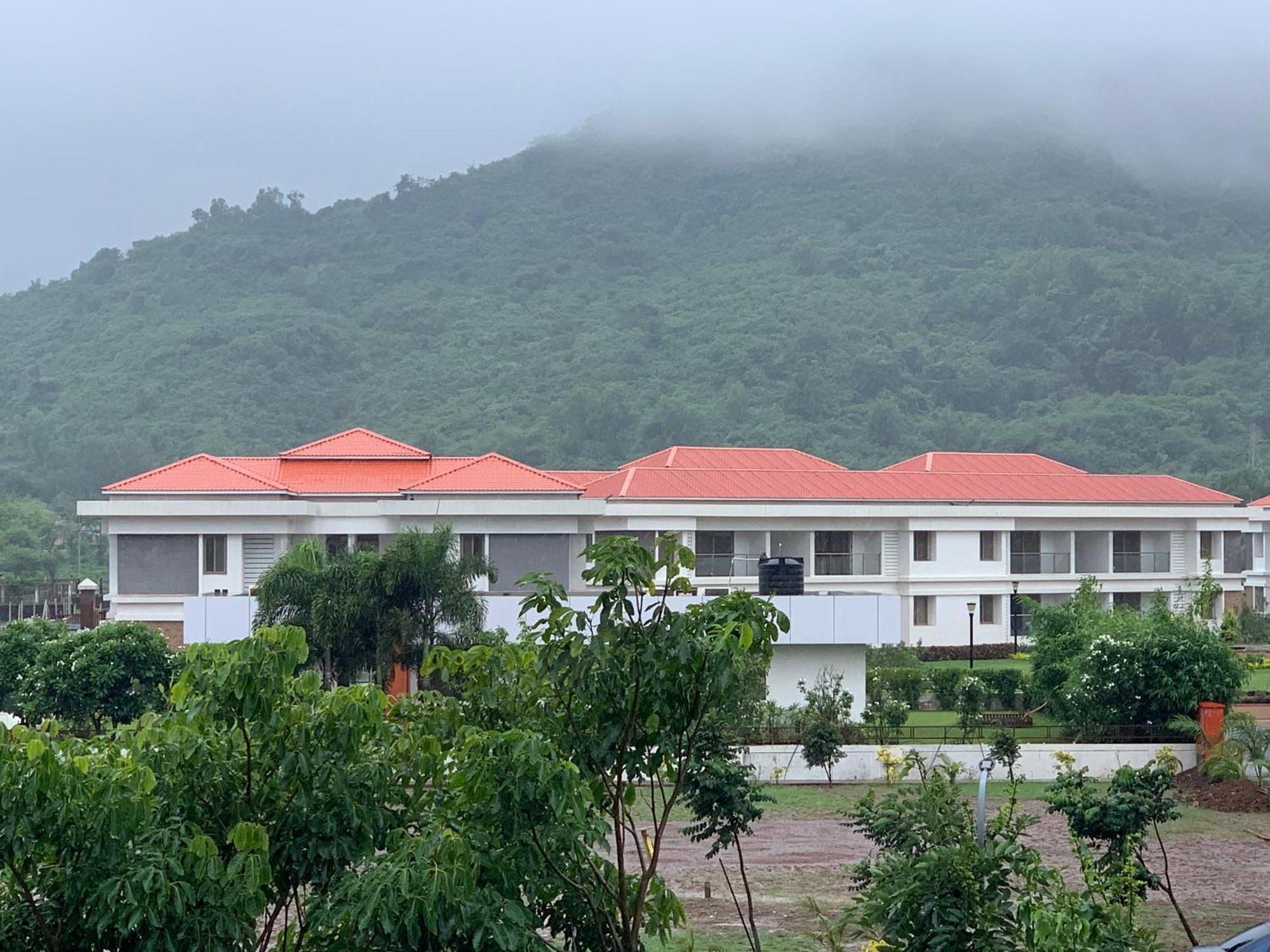 Mizzle Exotica Lonavala Apartment Екстериор снимка