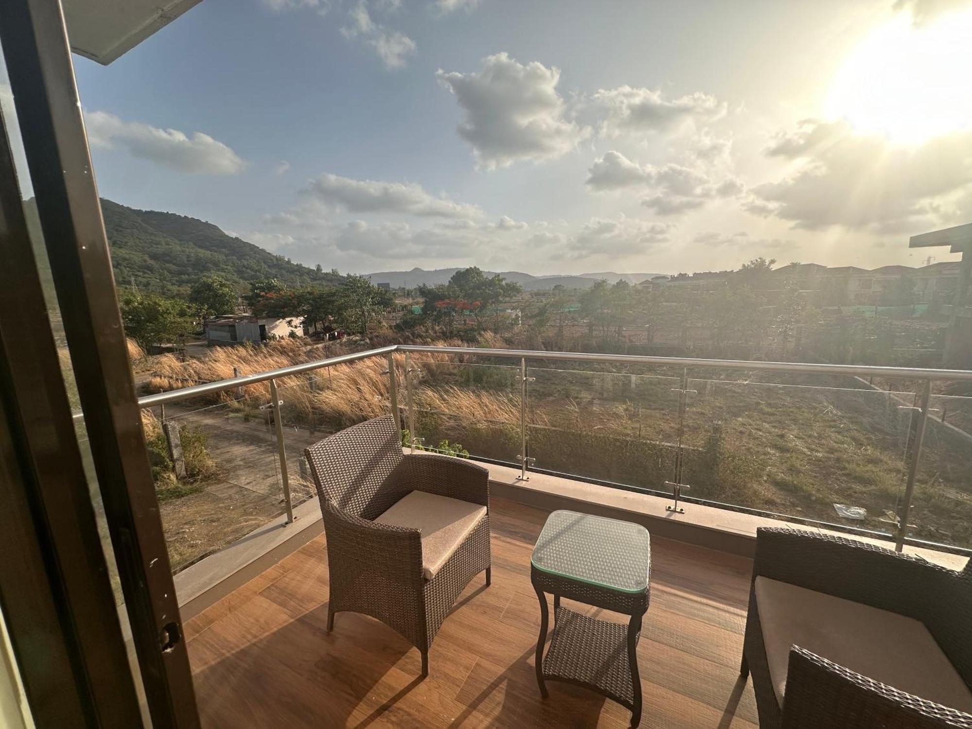 Mizzle Exotica Lonavala Apartment Екстериор снимка