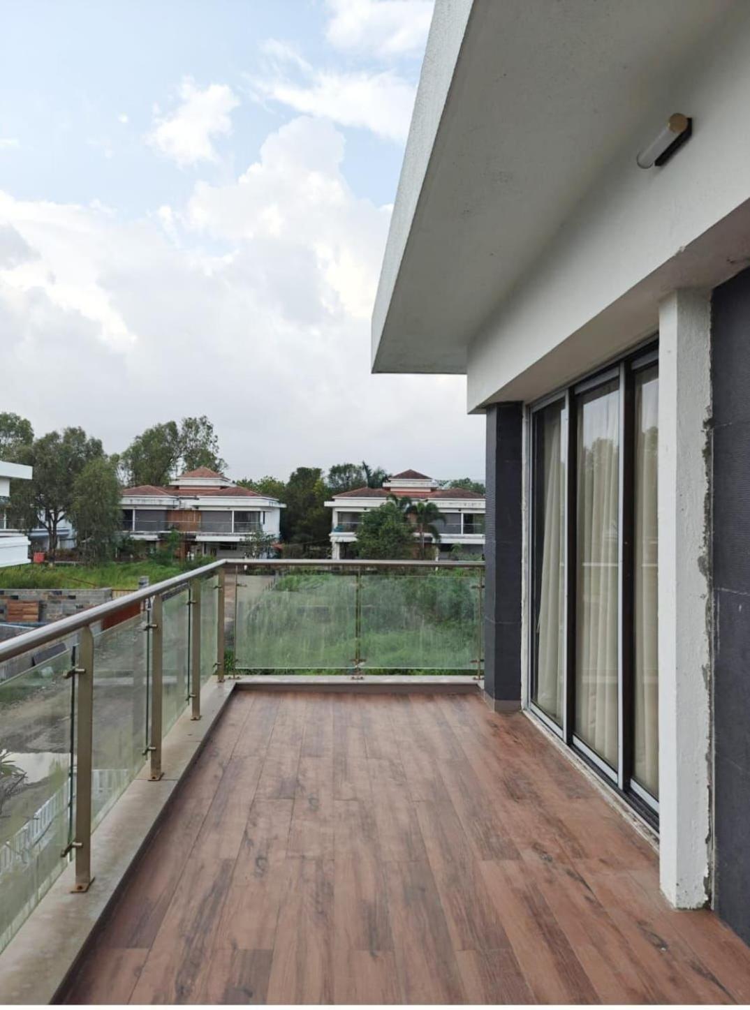 Mizzle Exotica Lonavala Apartment Екстериор снимка