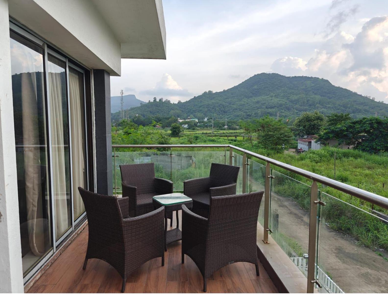 Mizzle Exotica Lonavala Apartment Екстериор снимка